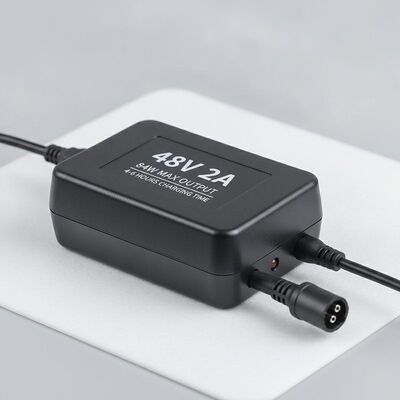 Зарядное устройство для аккумулятора электровелосипеда 48V 2A с временем зарядки 4-6 часов и максимальной выходной мощностью 84 Вт для электровелосипедов